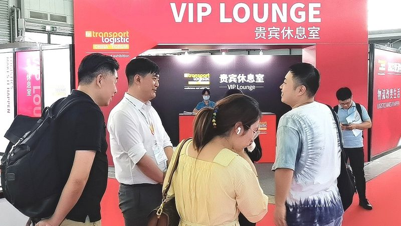 首先，要选择一家具有相关资质的搭建公司。这包括但不限于以下方面：